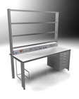 Table d'échantillons D (1 800 x 800 mm, support PC, armoire inférieure, canal d'énergie, cadre triple)